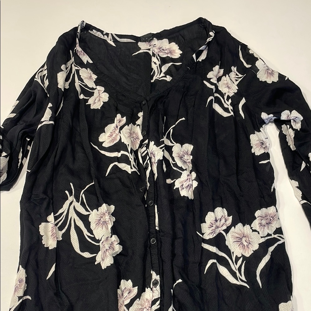 Volcolm Floral oversized Black Button-Up Blouse